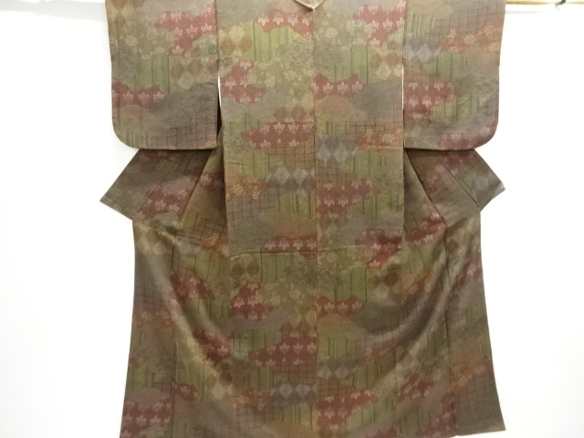 縮緬地雲取りに花模様小紋着物